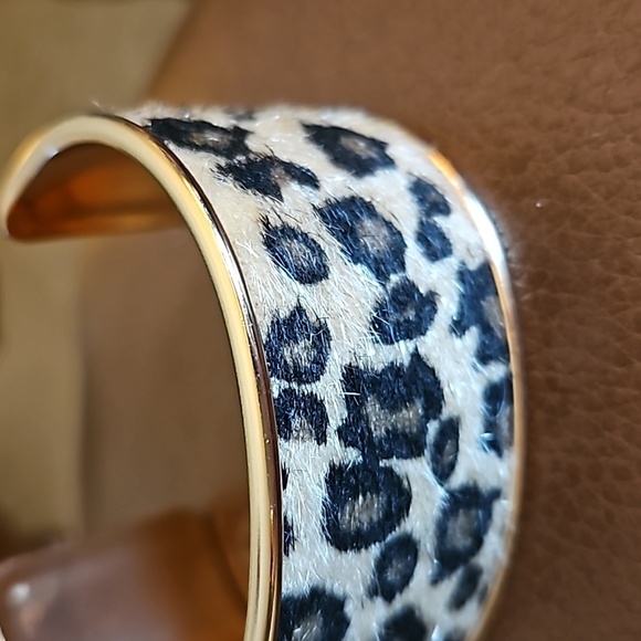 5/$25 Leopard Cheetah Print Faux Fur Extra Large Cuff Bracelet - Picture 3 of 7